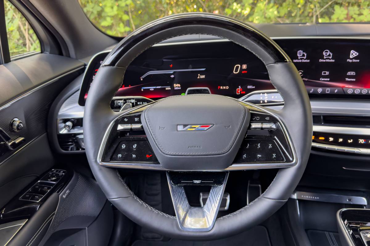 cadillac lyriq v 2026 28 interior steering wheel scaled jpg
