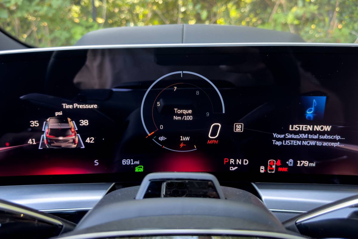cadillac lyriq v 2026 30 interior instrument panel scaled jpg