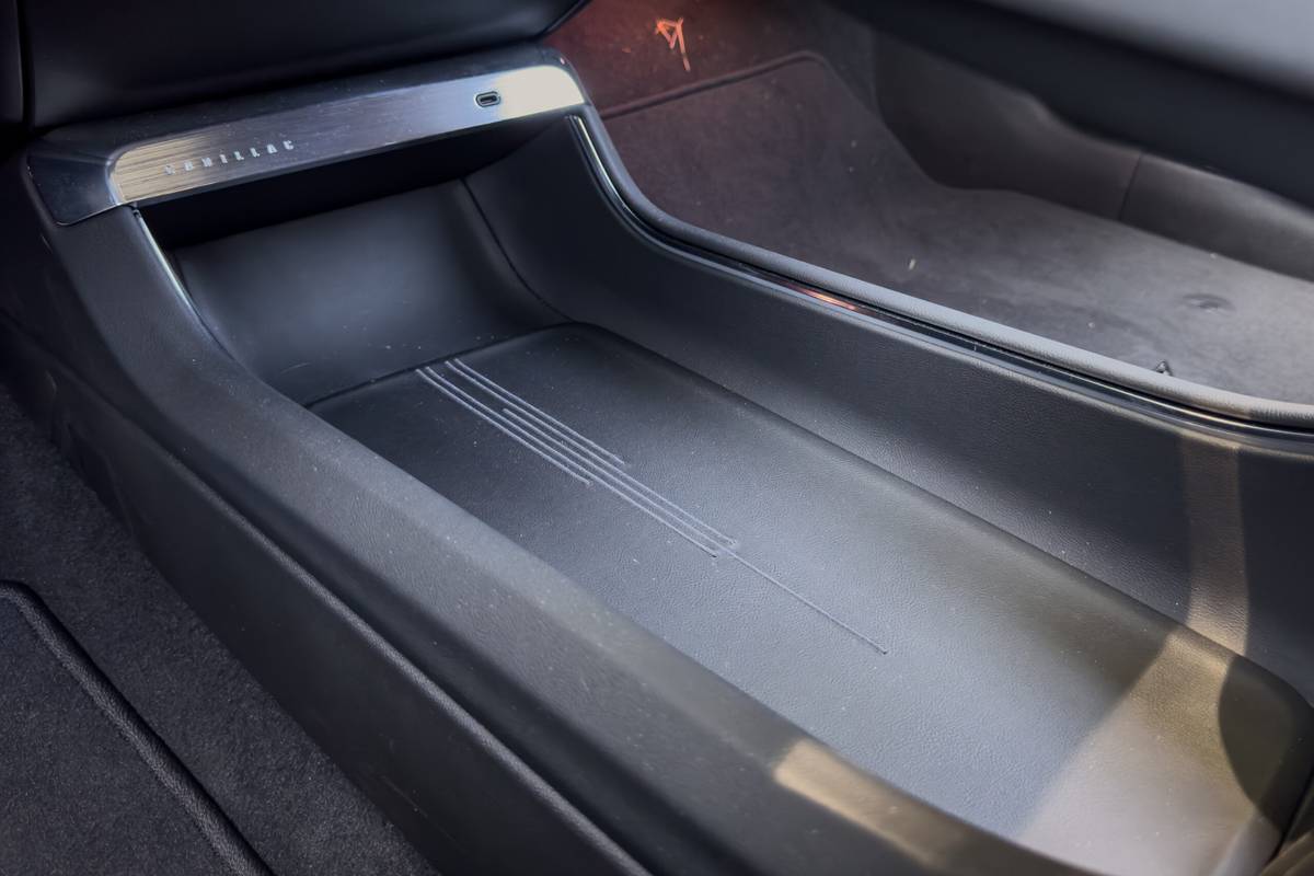 cadillac lyriq v 2026 35 interior center console scaled jpg