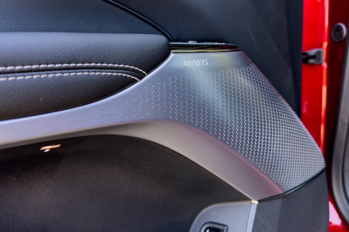 cadillac lyriq v 2026 46 interior door audio scaled jpg