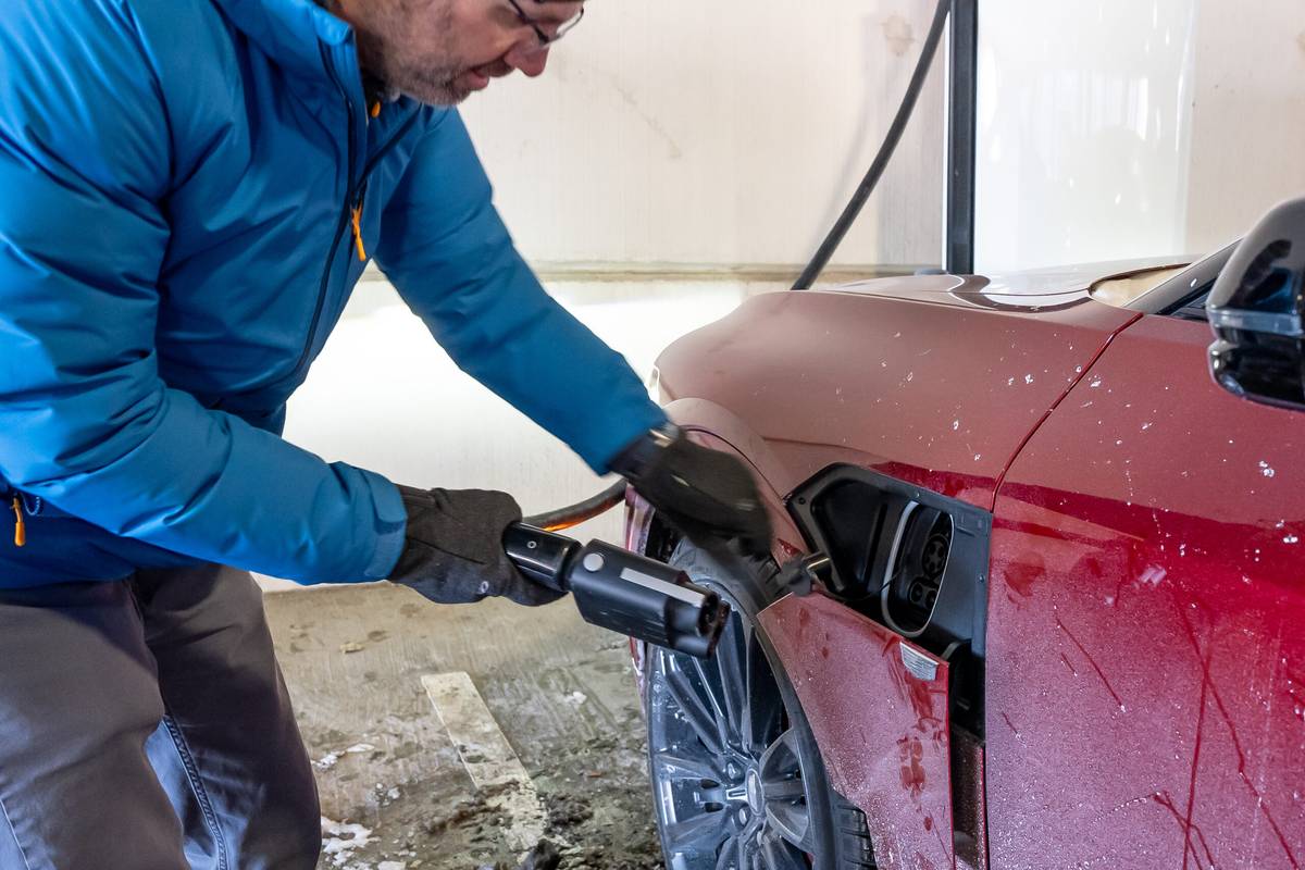 cadillac lyriq v premium 2026 02 exterior charging scaled jpg