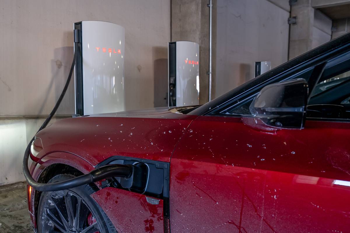 cadillac lyriq v premium 2026 05 exterior charging scaled jpg