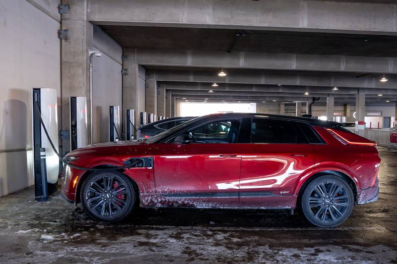 cadillac-lyriq-v-premium-2026-06-exterior-charging