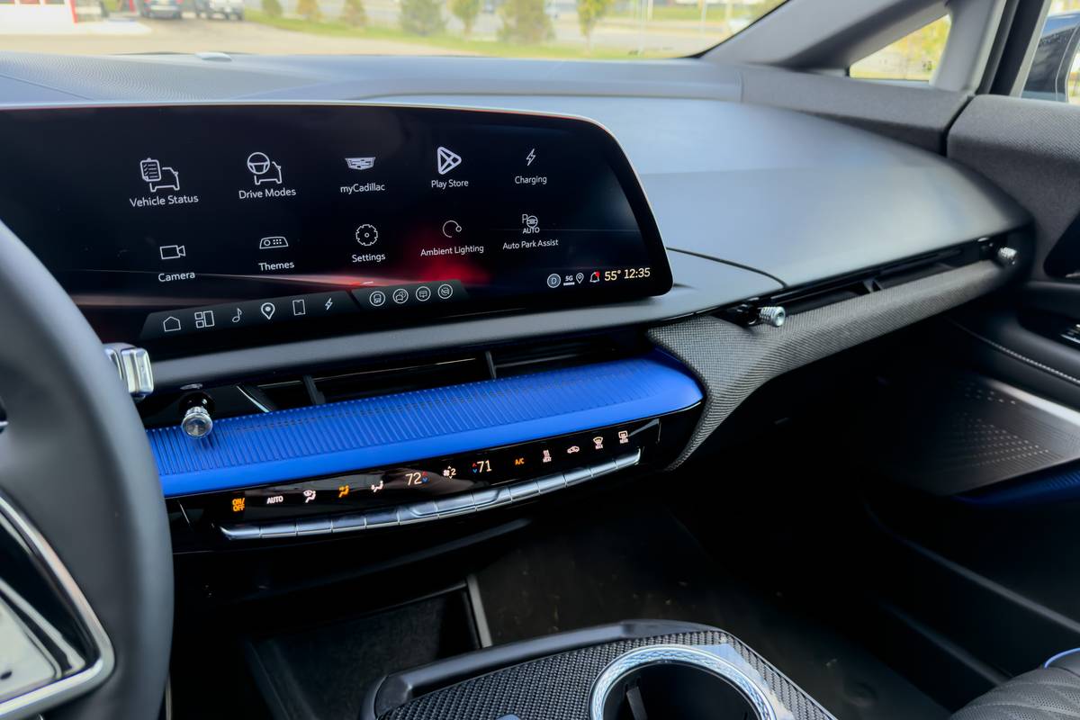cadillac optiq v 2026 21 interior center console display scaled 1 jpg