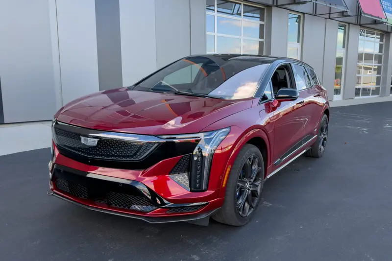 cadillac-optiq-v-2026-27-exterior-front-angle