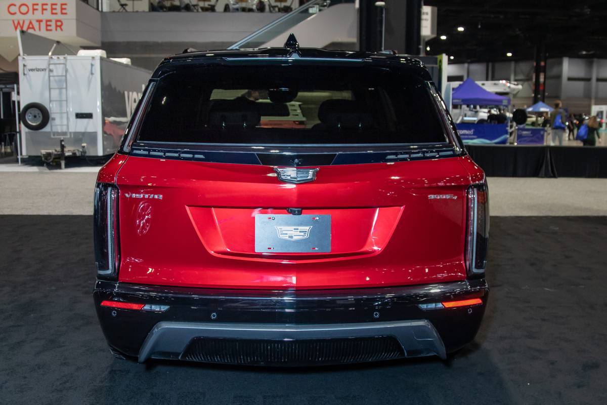 cadillac vistiq 2026 03 exterior rear cas scaled jpg
