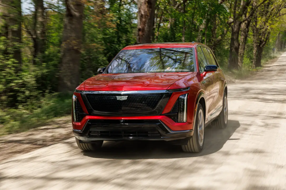 cadillac vistiq sport 2026 03 exterior dynamic front scaled jpg