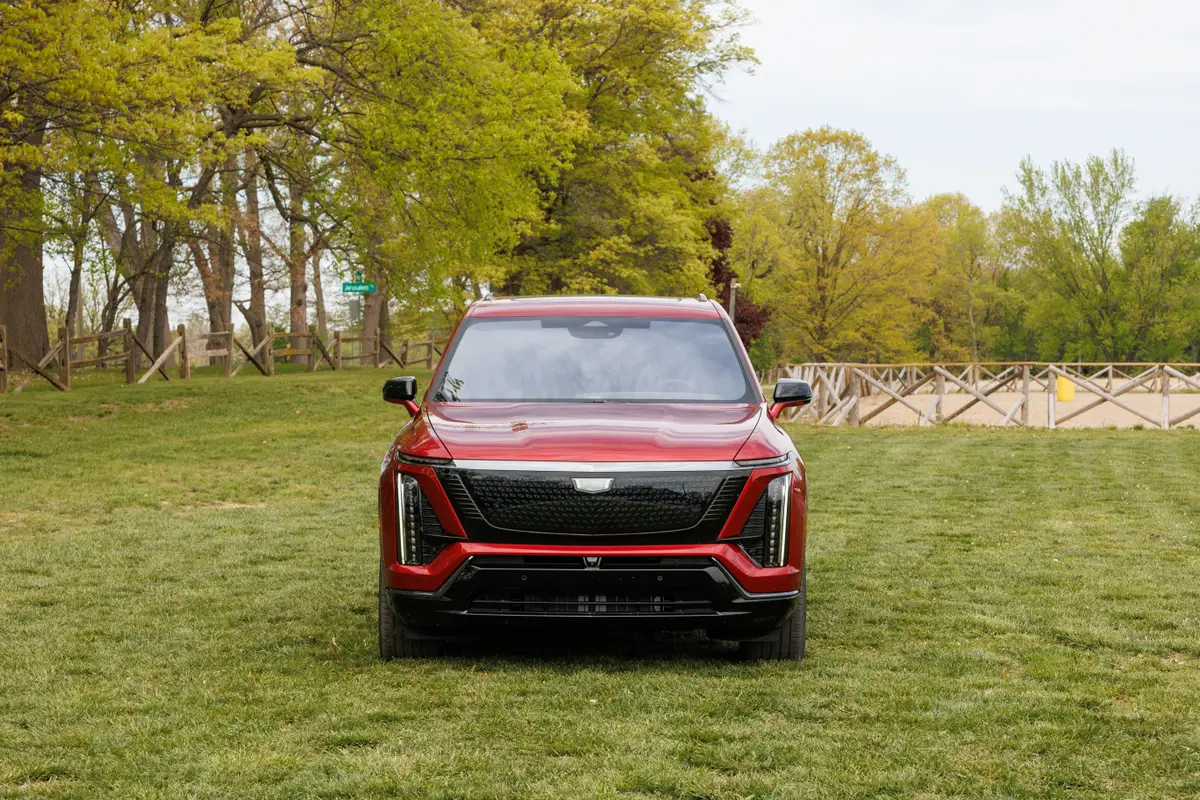 cadillac vistiq sport 2026 05 exterior front jpg