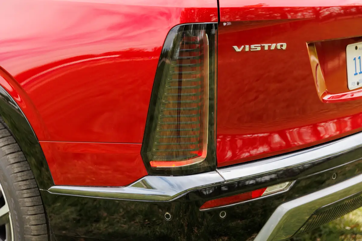cadillac vistiq sport 2026 18 exterior taillight jpg