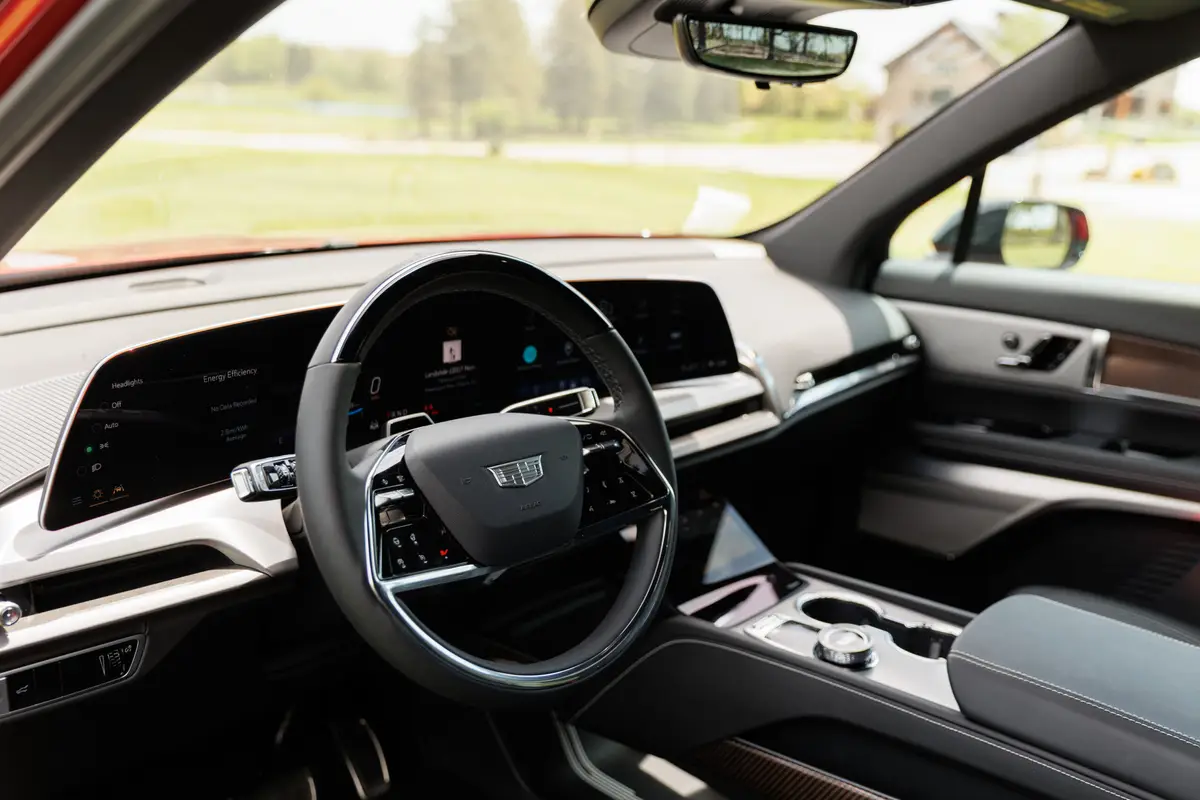 cadillac vistiq sport 2026 22 interior front row scaled jpg