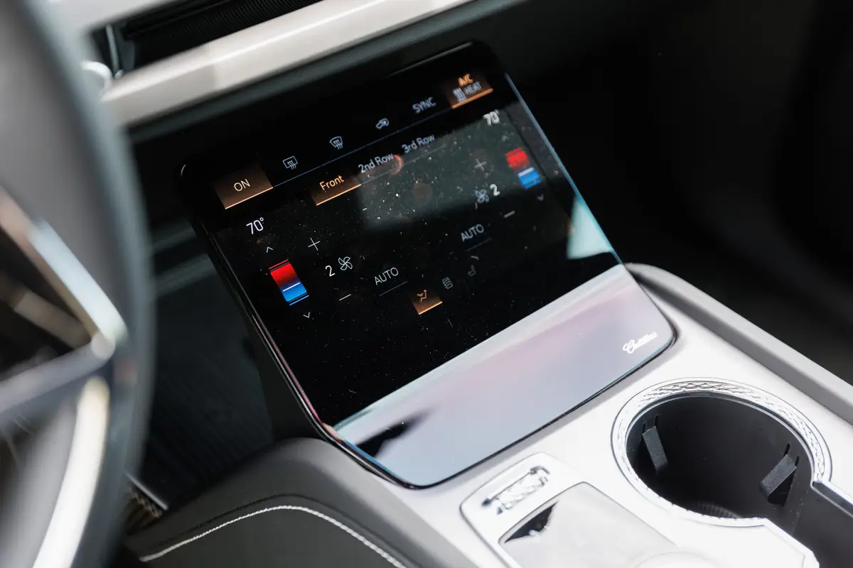 cadillac vistiq sport 2026 28 interior climate control scaled jpg