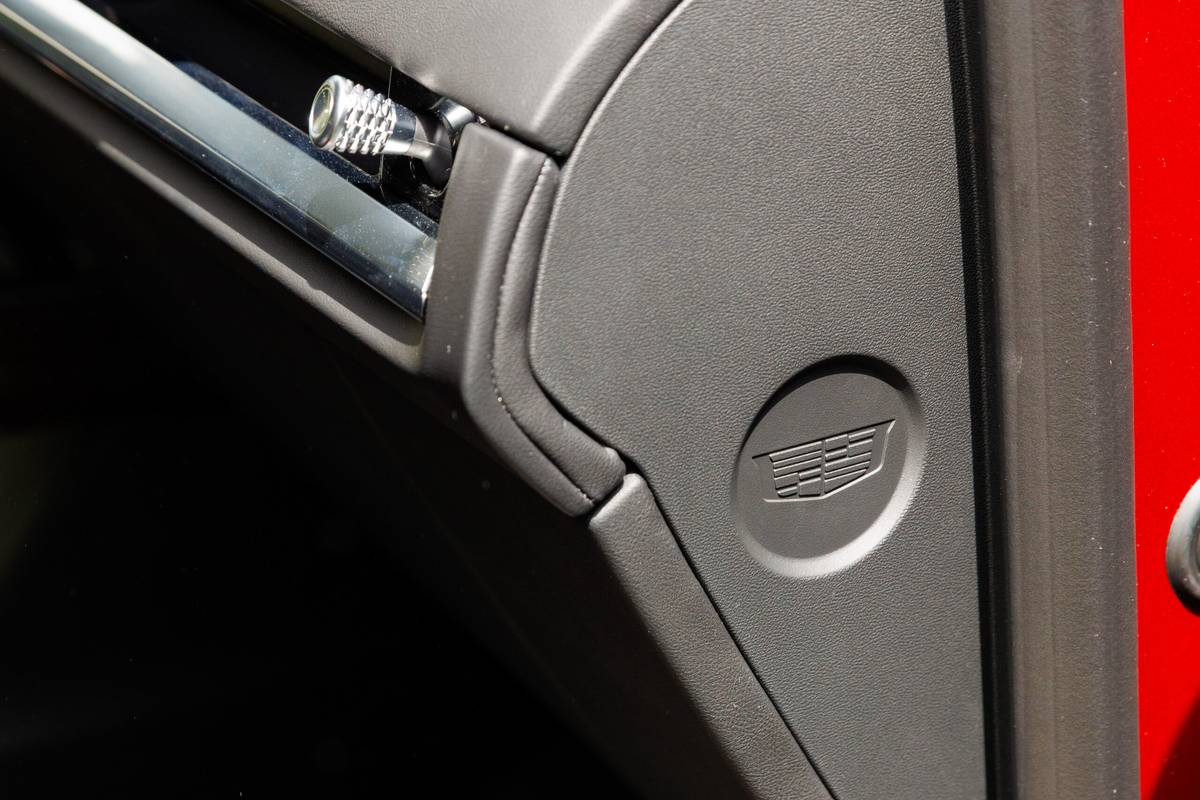 cadillac vistiq sport 2026 32 interior dashboard badge scaled jpg