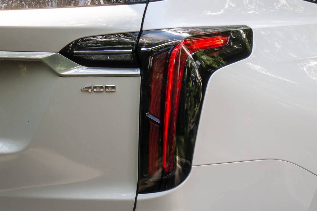 cadillac xt6 2020 06 detail  exterior  rear  taillights  white jpg