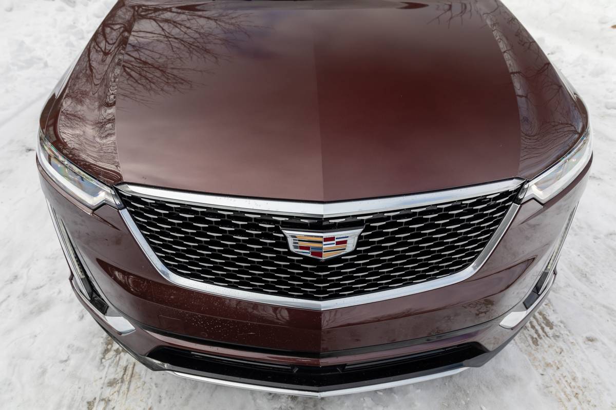 cadillac xt6 2022 03 badge brown exterior grille suv scaled jpg