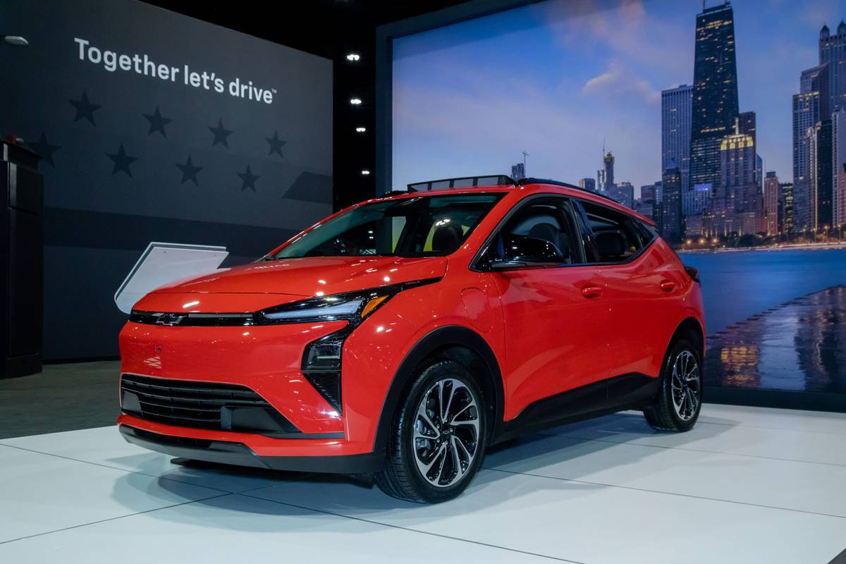 chevrolet bolt 2027 01 exterior front angle cas scaled jpg