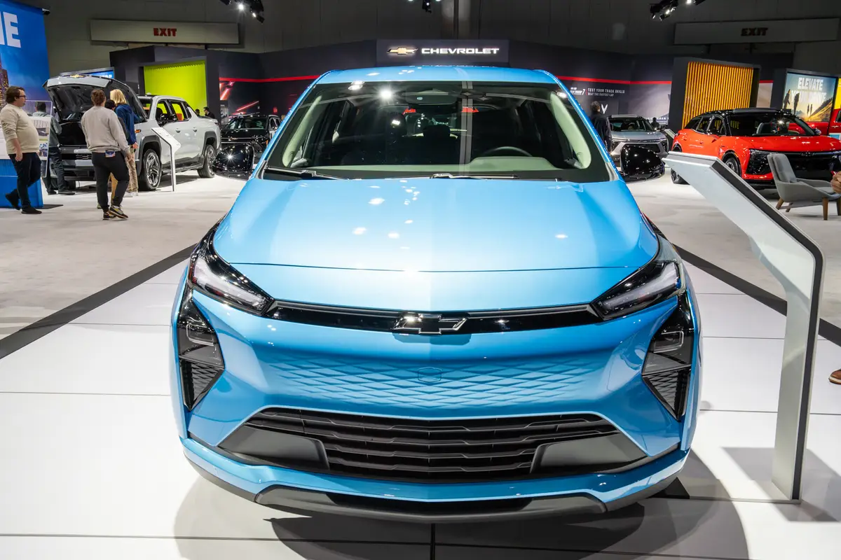 chevrolet bolt 2027 01 exterior front jpg