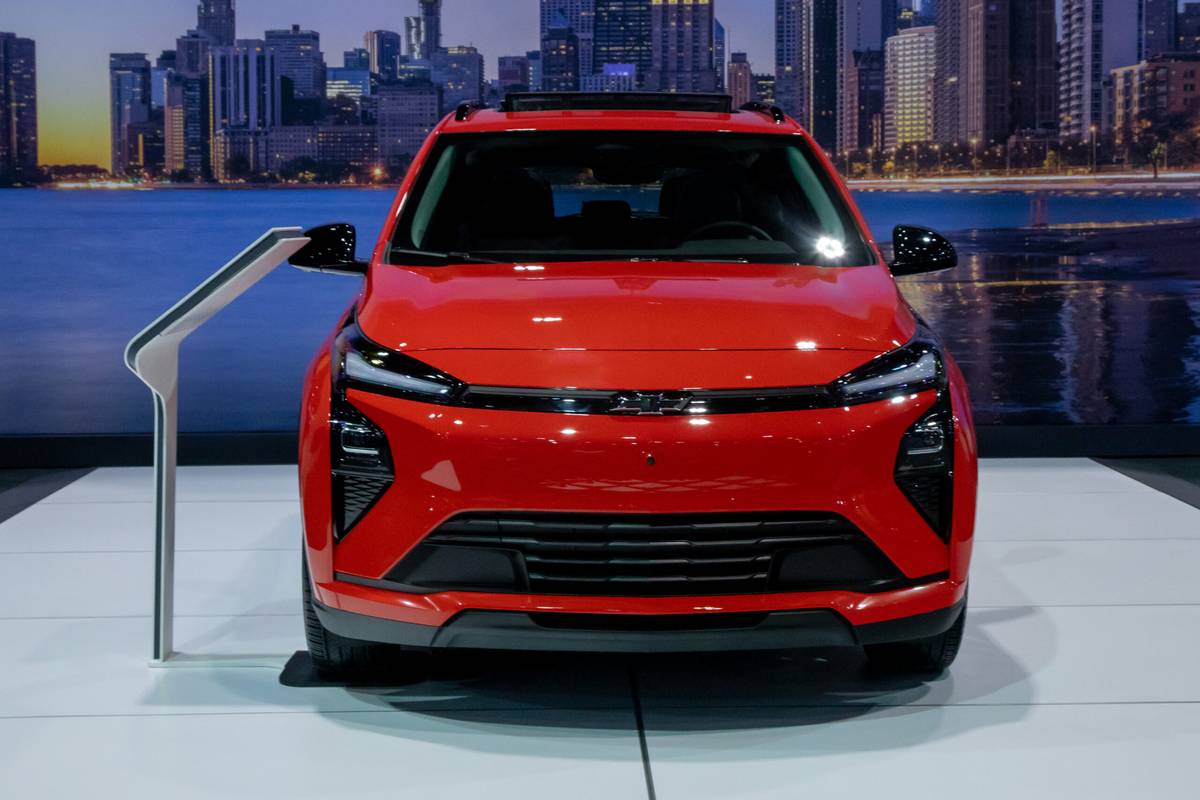 chevrolet bolt 2027 02 exterior front cas scaled jpg