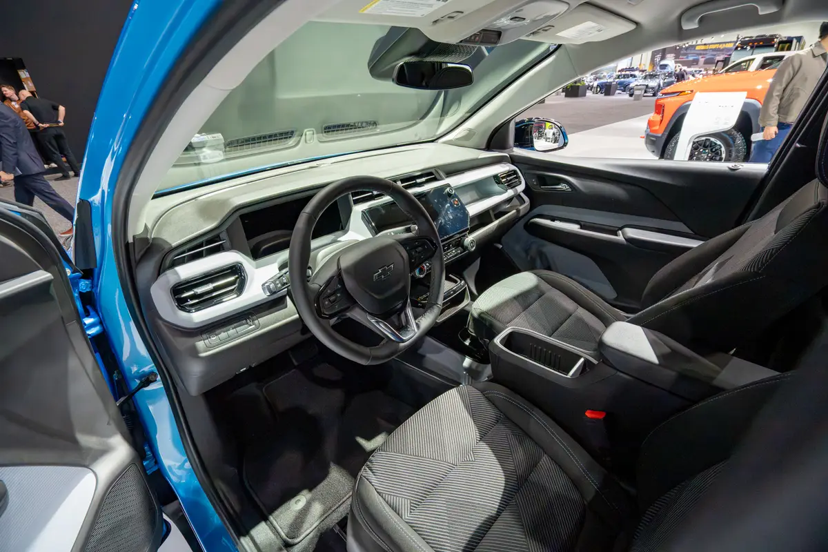 chevrolet bolt 2027 05 interior front driver seat jpg