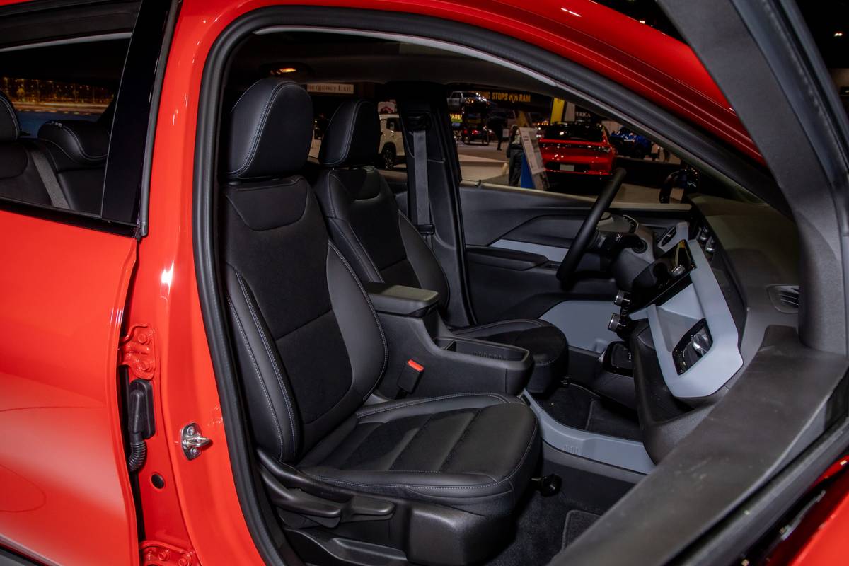 chevrolet bolt 2027 05 interior front row seat cas scaled jpg