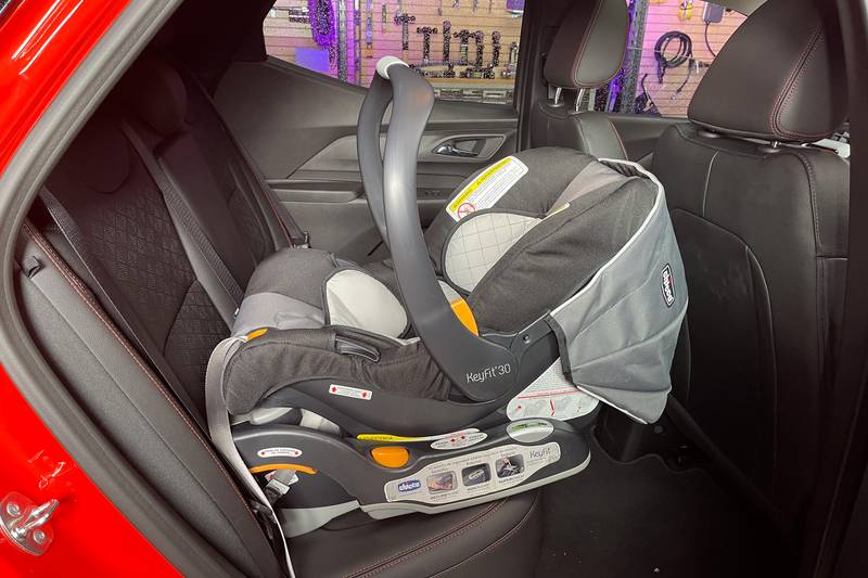 chevrolet-bolt-2027-interior-csc-01