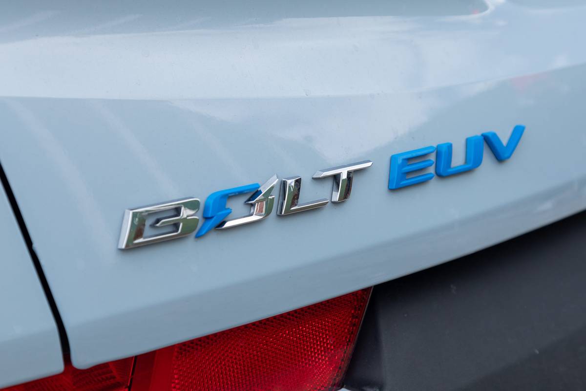 Chevy store bolt logo