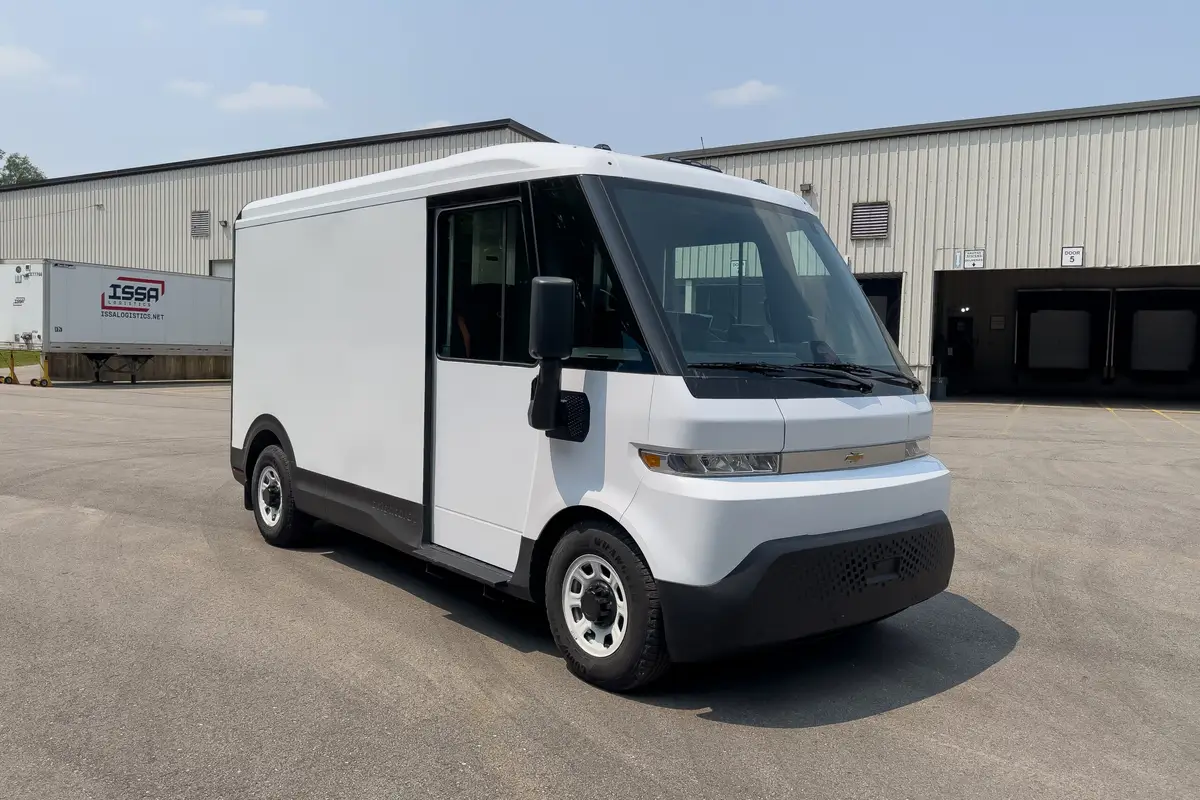 chevrolet brightdrop 400 awd 2025 01 exterior front angle scaled jpg