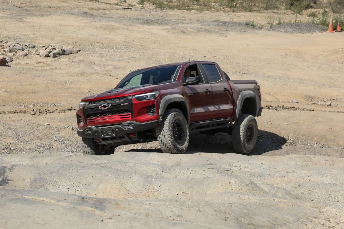 chevrolet colorado 4wd zr2 crew cab 2025 05 exterior offroad front angle scaled jpg