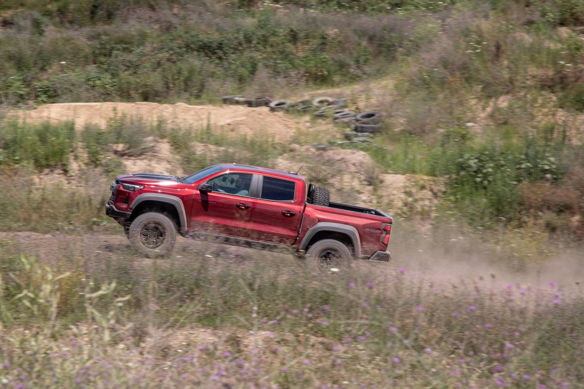 chevrolet colorado 4wd zr2 crew cab 2025 10 exterior offroad profile scaled jpg