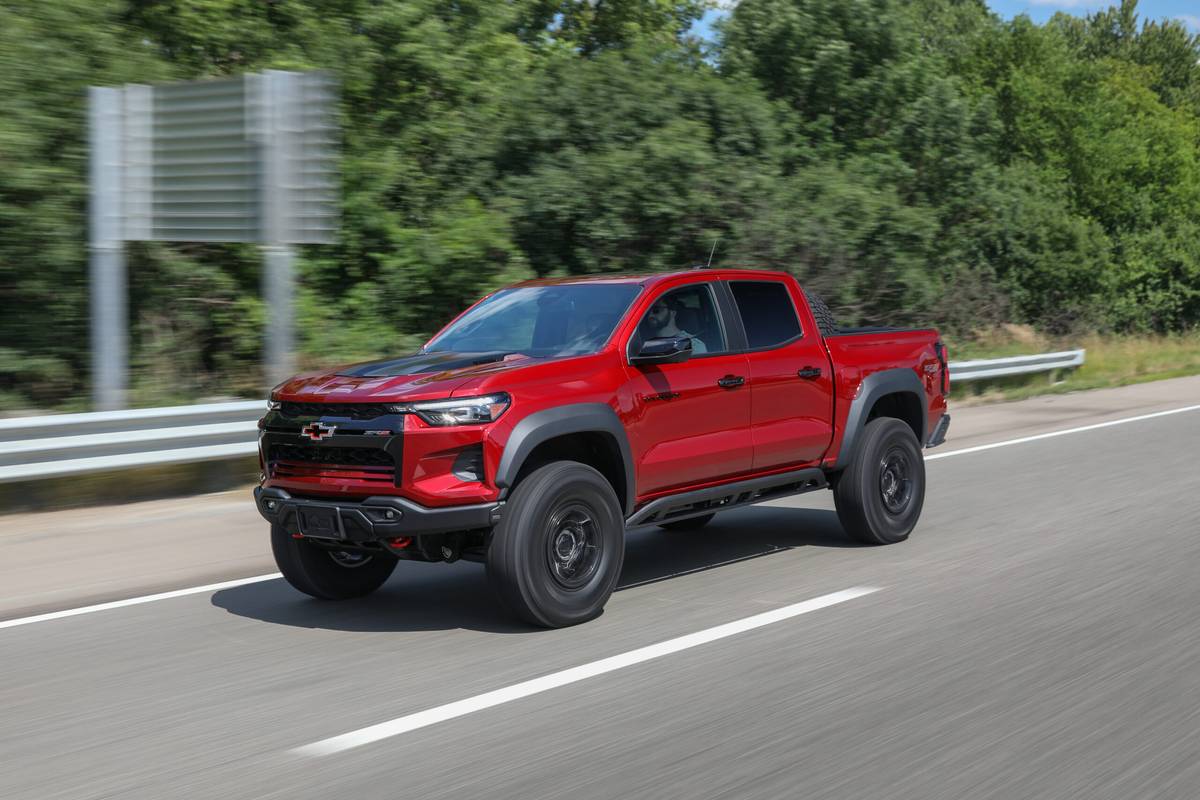 chevrolet colorado 4wd zr2 crew cab 2025 14 exterior dynamic front angle scaled jpg