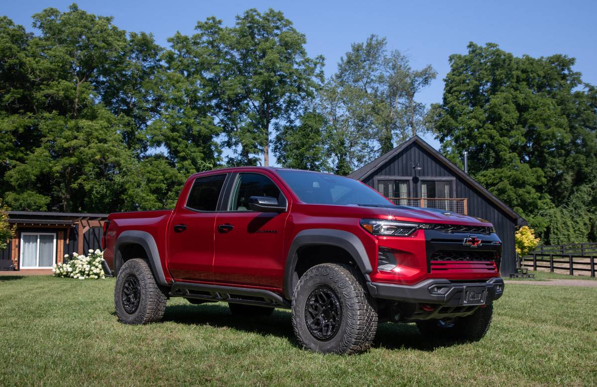 chevrolet colorado 4wd zr2 crew cab 2025 17 exterior front angle scaled jpg