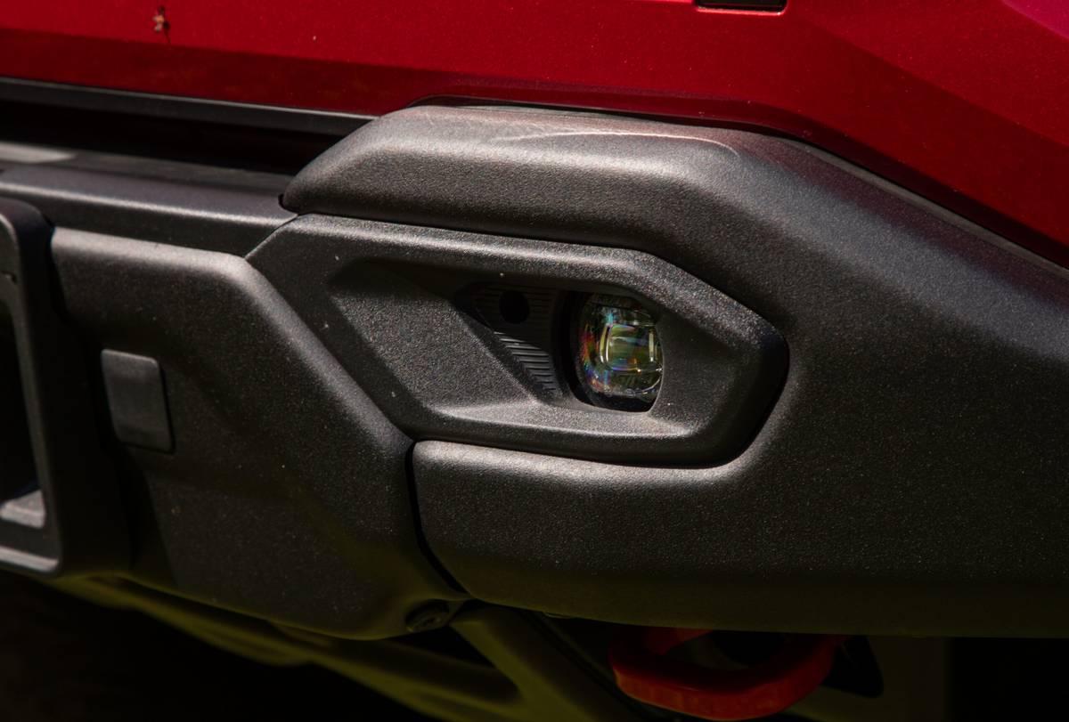 chevrolet colorado 4wd zr2 crew cab 2025 22 exterior foglight scaled jpg