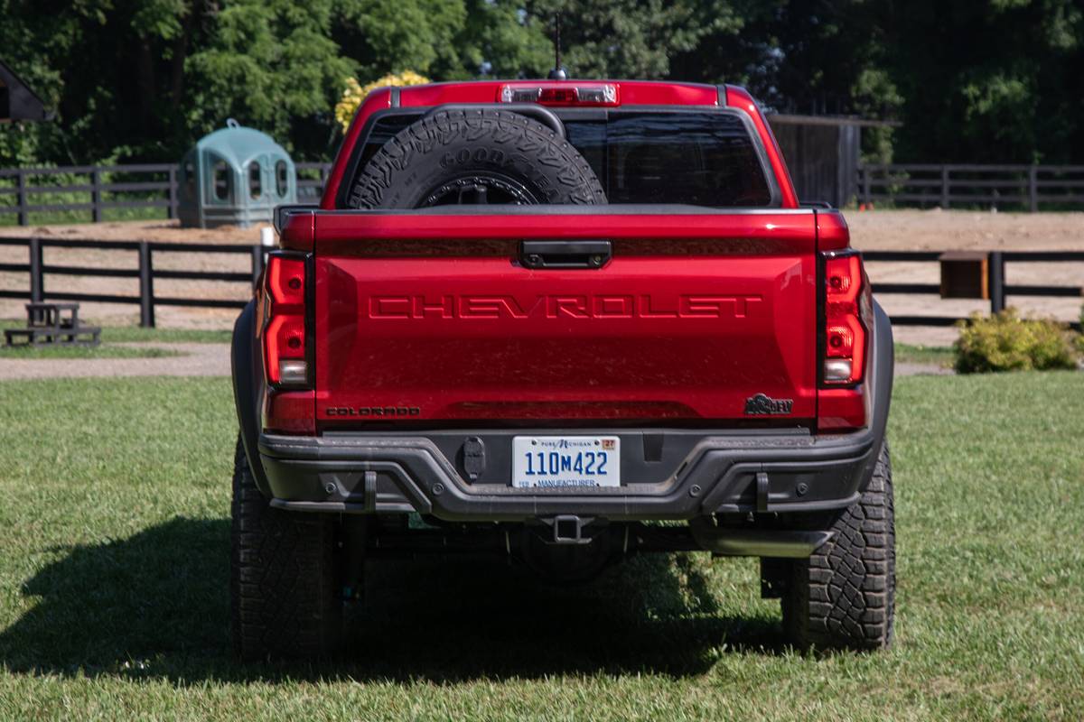 chevrolet colorado 4wd zr2 crew cab 2025 33 exterior rear scaled jpg