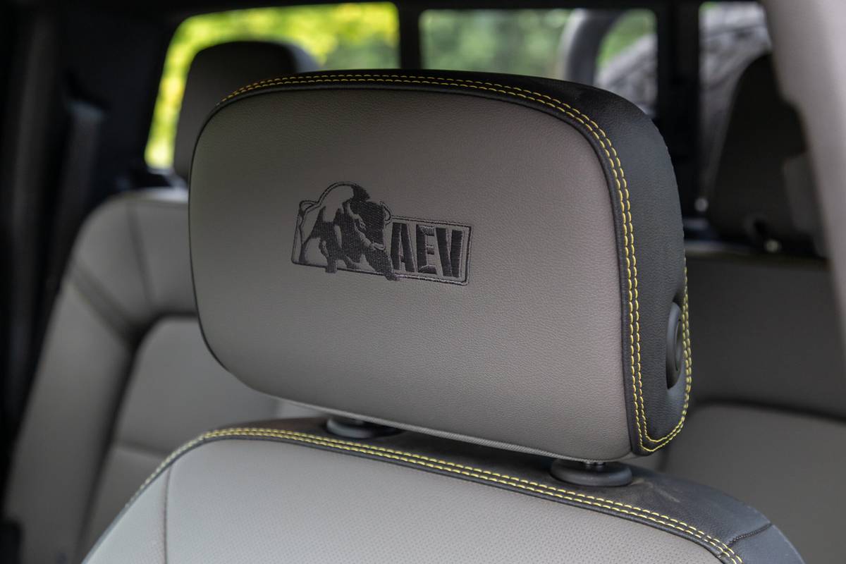 chevrolet colorado 4wd zr2 crew cab 2025 47 interior front row seat scaled jpg