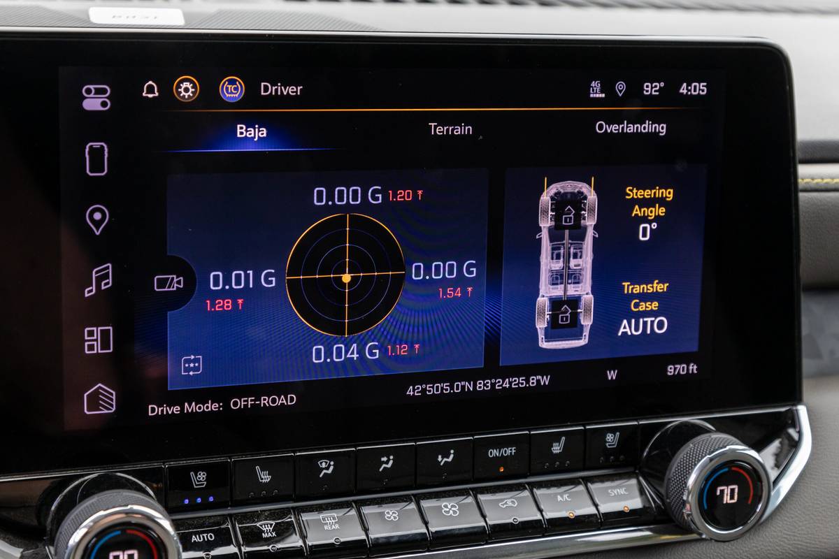 chevrolet colorado 4wd zr2 crew cab 2025 59 interior center stack display scaled jpg