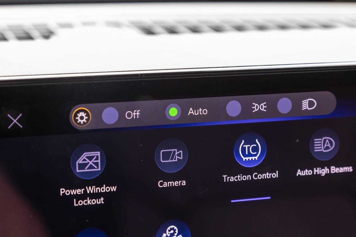 chevrolet colorado 4wd zr2 crew cab 2025 64 interior center stack display scaled jpg