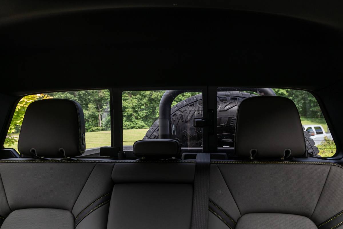 chevrolet colorado 4wd zr2 crew cab 2025 68 interior visibility scaled jpg