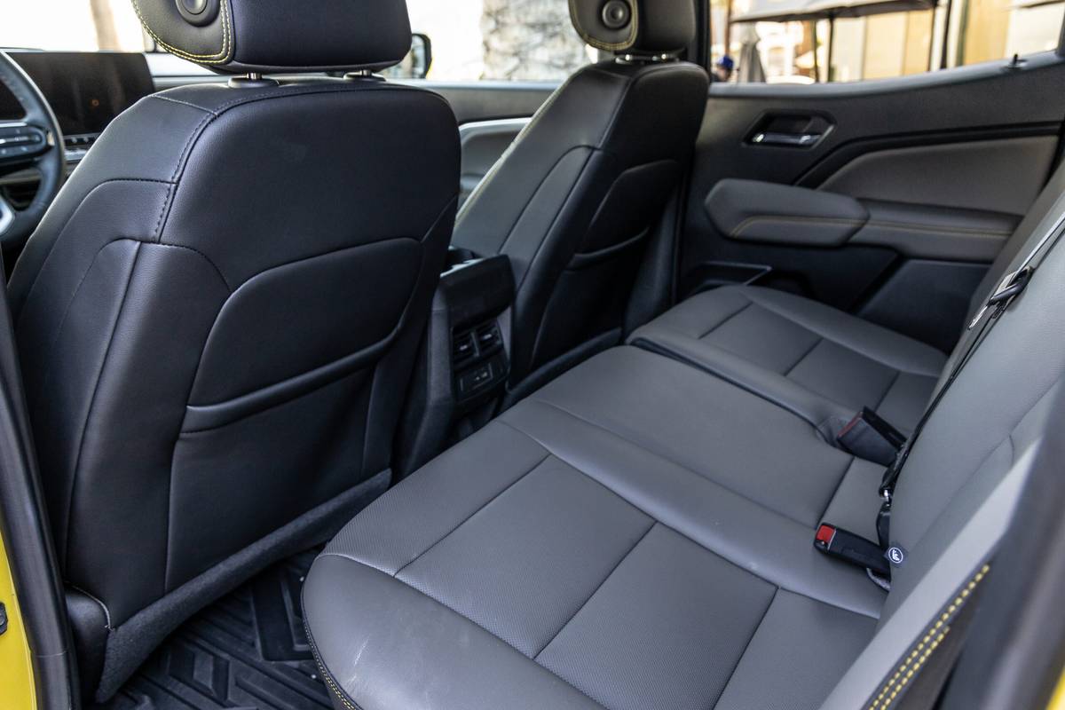 chevrolet colorado zr2 2024 07 interior backseat scaled jpg