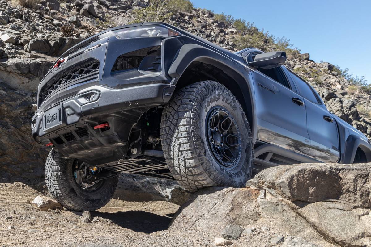 chevrolet colorado zr2 bison 2024 04 exterior offroad front angle scaled jpg