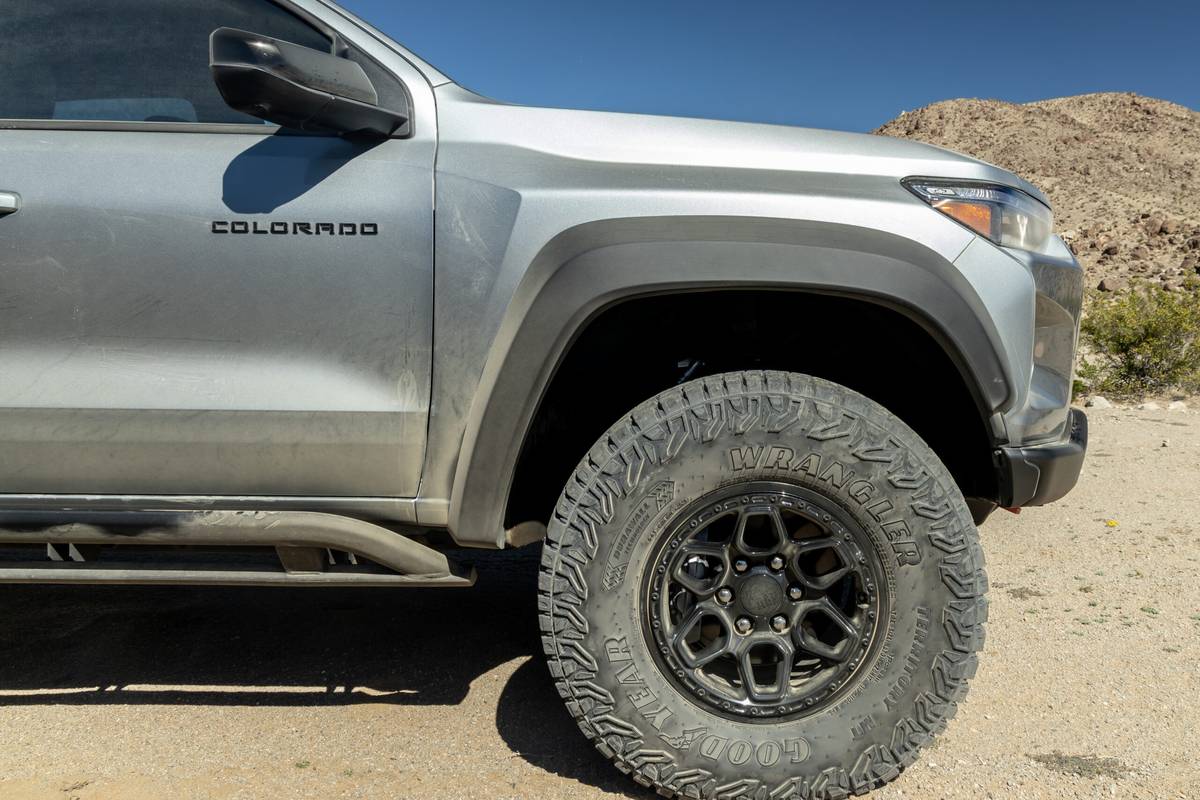 chevrolet colorado zr2 bison 2024 14 exterior wheel scaled jpg