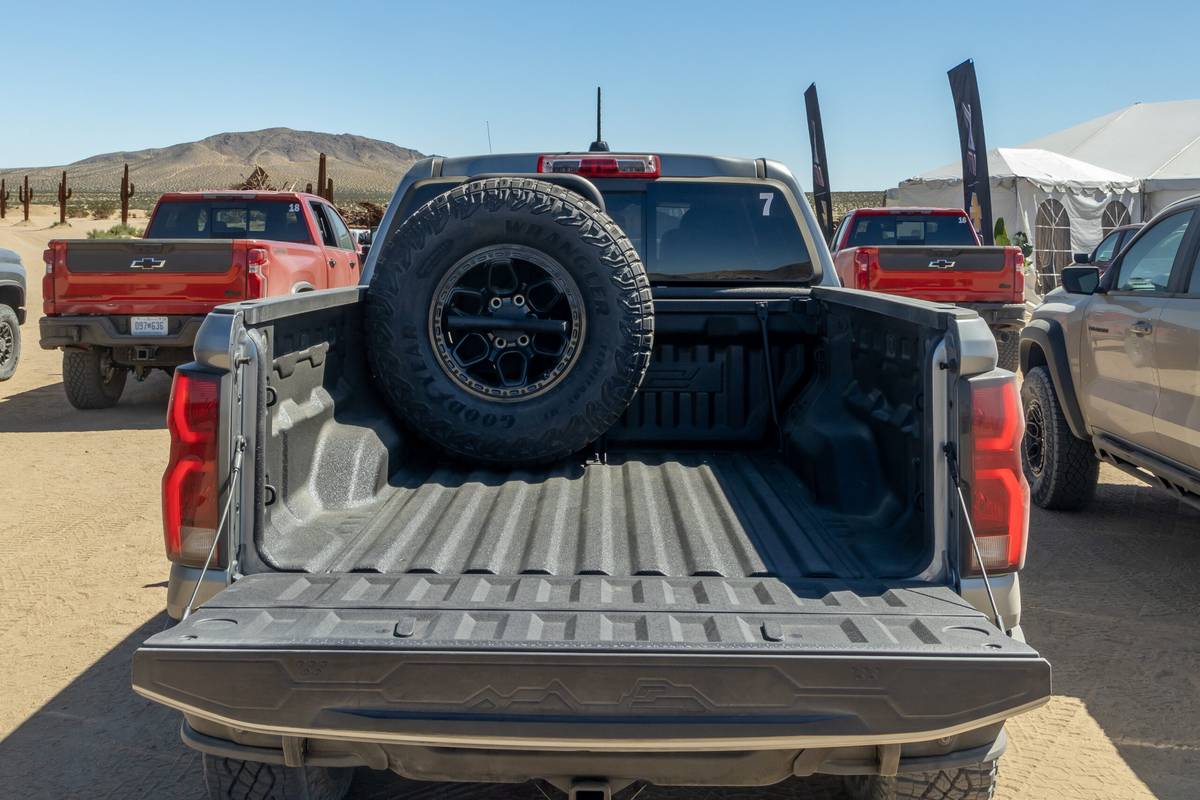 chevrolet colorado zr2 bison 2024 25 exterior bed cargo scaled jpg