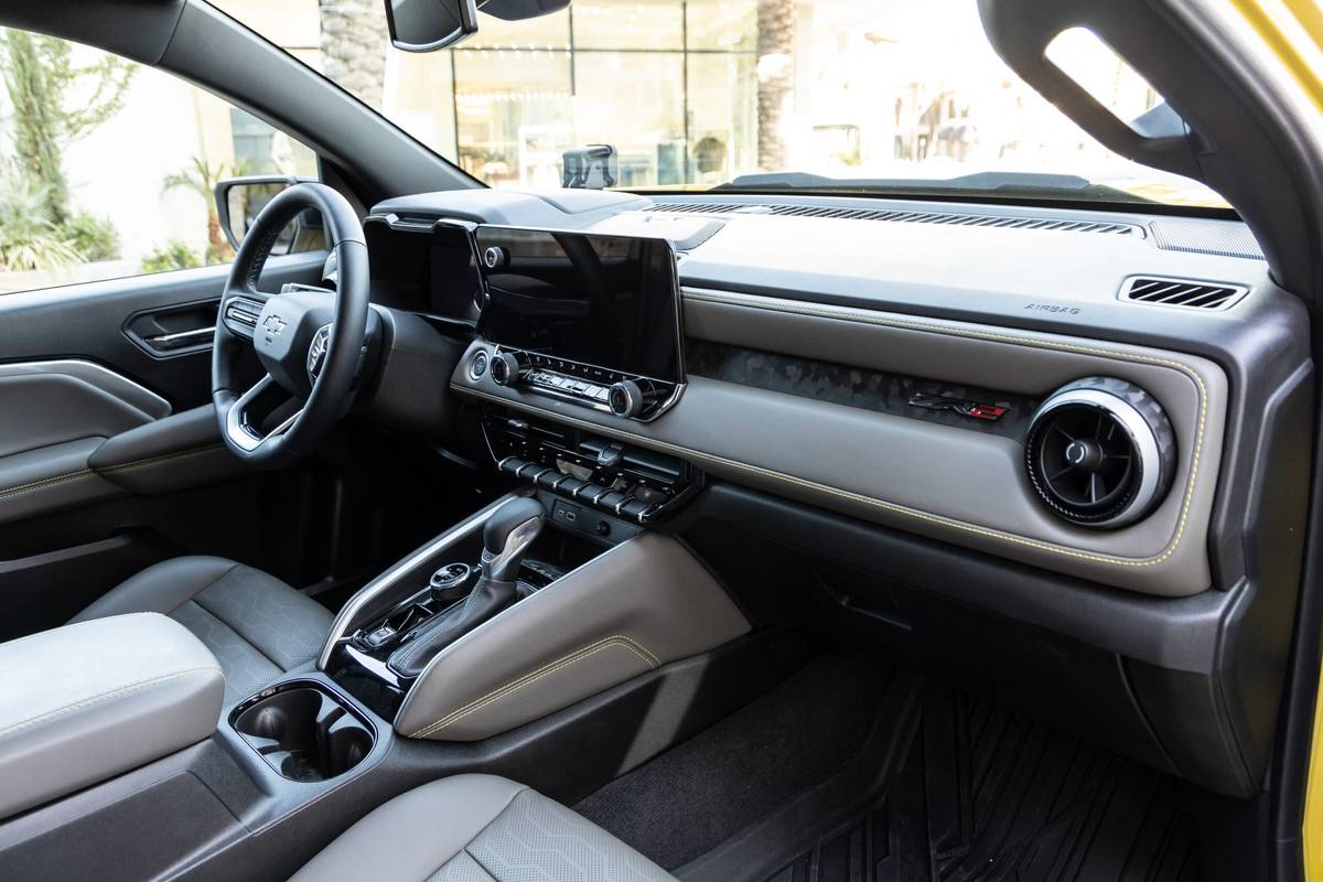 chevrolet colorado zr2 bison 2024 29 interior front row scaled jpg