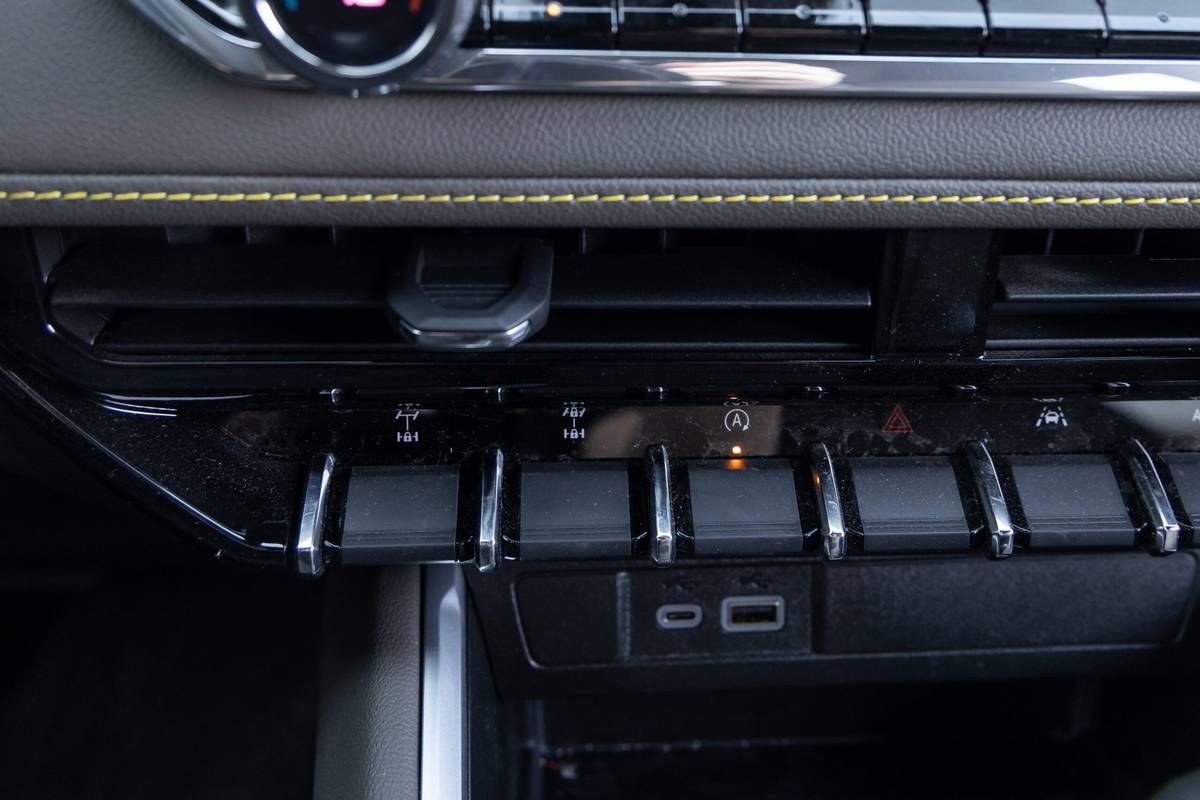 chevrolet colorado zr2 bison 2024 48 interior dashboard controls scaled jpg