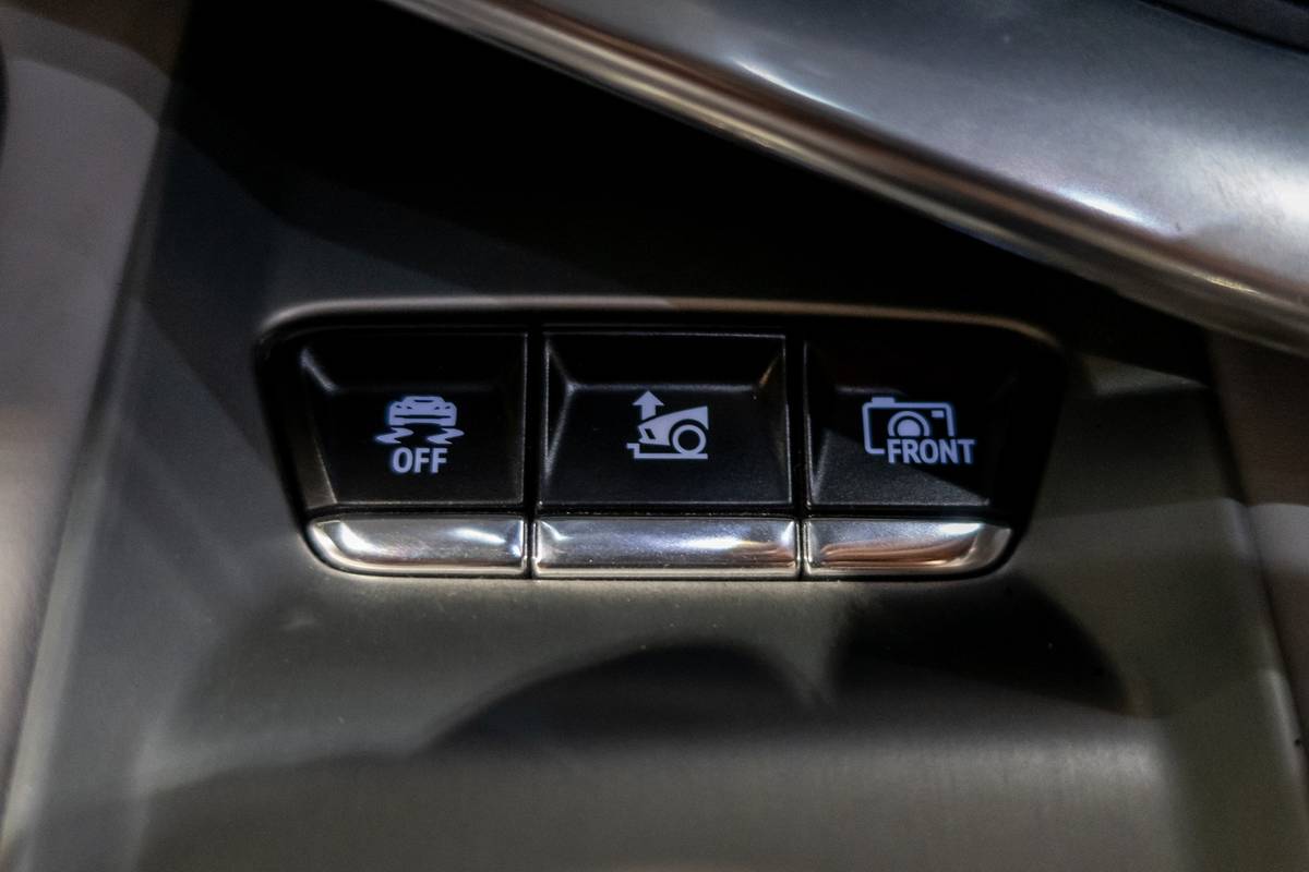 chevrolet corvette 2020 13 camera  detail  interior  safety tech jpg