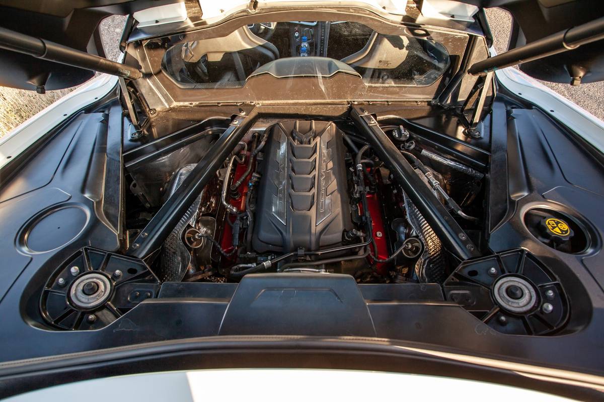 chevrolet-corvette-stingray-2020-10-exterior--rear-engine.jpg