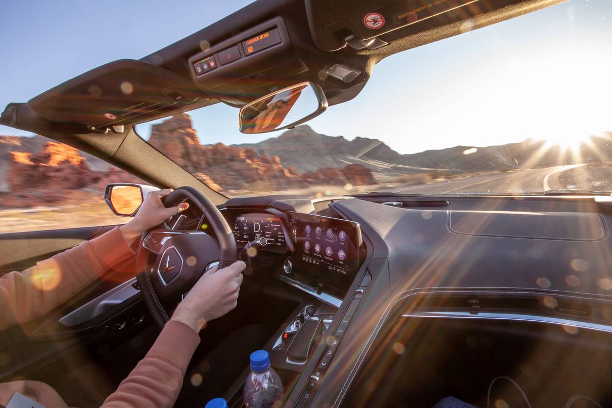 chevrolet-corvette-stingray-2020-3-desert--dynamic--front-row--interior--outdoors--visibility.jpg