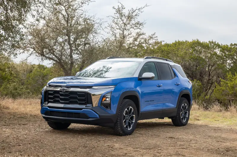 chevrolet-equinox-activ-awd-2025-02-exterior-front-angle