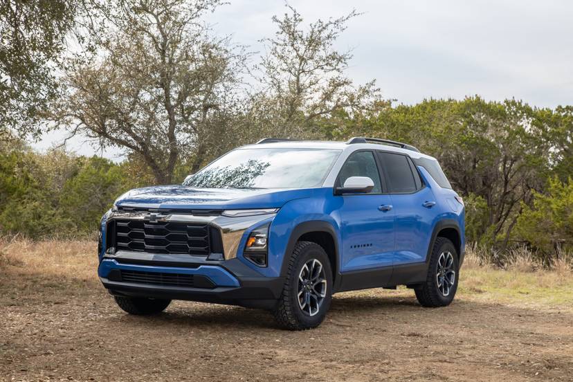 chevrolet-equinox-activ-awd-2025-02-exterior-front-angle