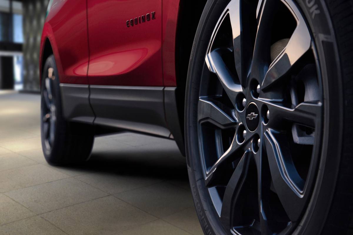 chevrolet equinox rs 2021 06 exterior red wheel jpg