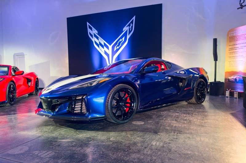 chevrolet-grand-sport-2027-03-exterior-front-angle