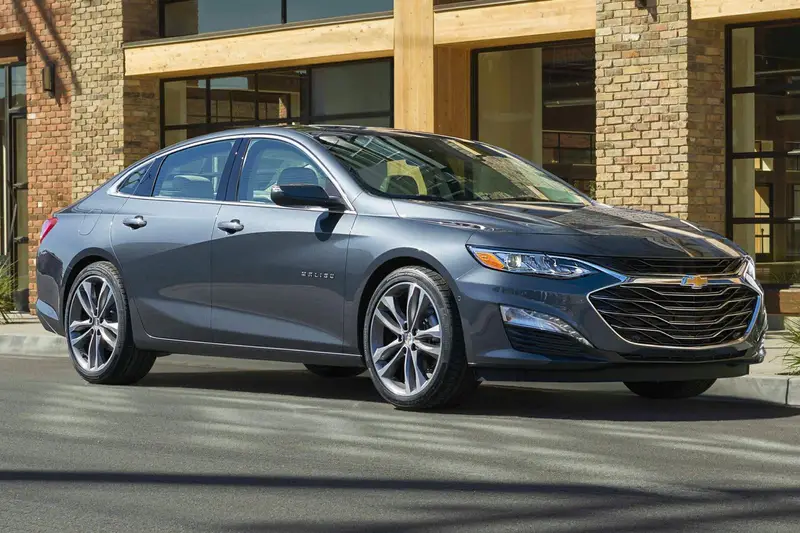 chevrolet-malibu-2021-exterior-front-three-quarter-oem